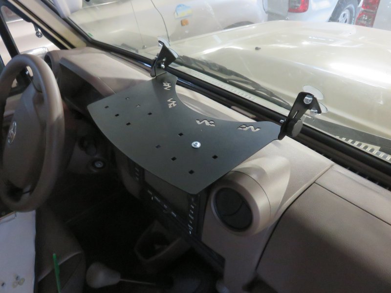 Platine supports d'instruments navigation TOYOTA VDJ200 und HDJ100 après 08-2002 — N4-Offroad