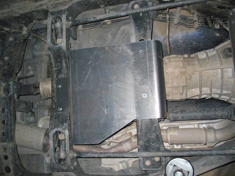 Verteilergetriebe-Schutz aus Aluminium 8mm für Nissan Navara D22 und Terrano II — N4-Offroad