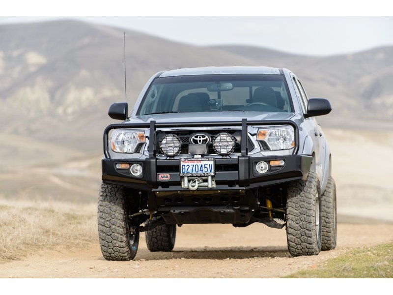 ARB Deluxe navijákový přední nárazník – Toyota Tacoma 2012–2015