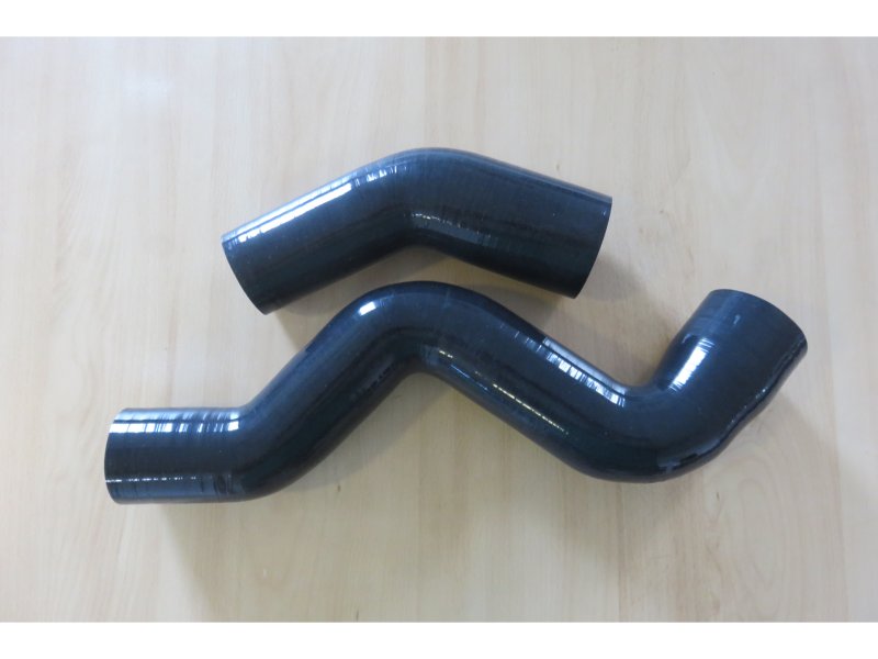 Silikonová hadice Schlauch vyztužená pro intercooler Toyota HDJ100 (pouze pro sadu N4-PFMT310) — N4-Offroad