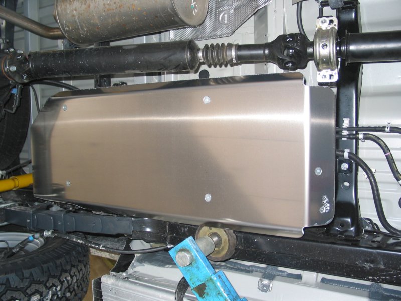 Tank-Unterfahrschutz aus Aluminium 6mm für Toyota Hilux Vigo und Revo — N4-Offroad