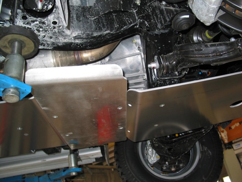 Getriebe-Unterfahrschutz aus Aluminium 6mm für Toyota Hilux Vigo und Revo ab 2005 — N4-Offroad