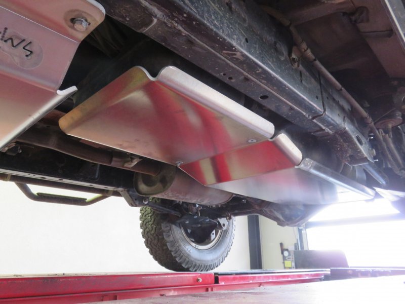 Tank-Unterfahrschutz aus Aluminium 6mm für Toyota FJ Cruiser — N4-Offroad