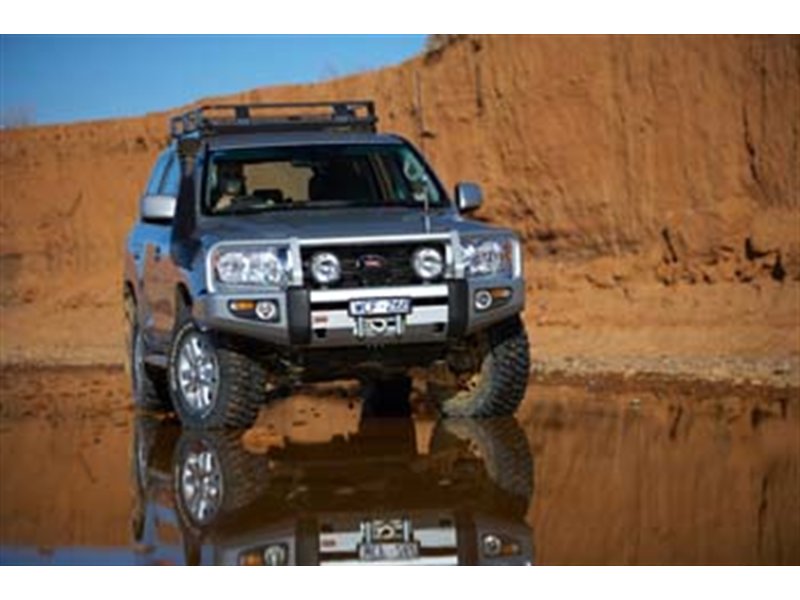ARB Deluxe navijákový přední nárazník ocelový – Toyota Land Cruiser 200 Sahara (2007+, s ostřikovači světlometů)