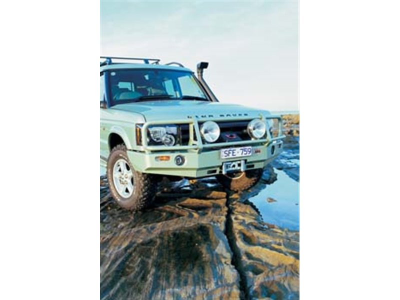 ARB Deluxe Winch Bar Přední ochranný rám z oceli – Land Rover Discovery II TD5 (od roku 2003), kompatibilní s navijákem a originálními mlhovými světly