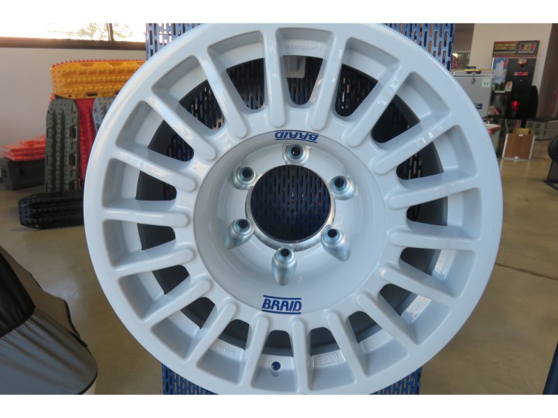 Alufelge Braid Winrace weiß 7,5x17 6x139,7 ET25 – Toyota J12/J15 — Braid