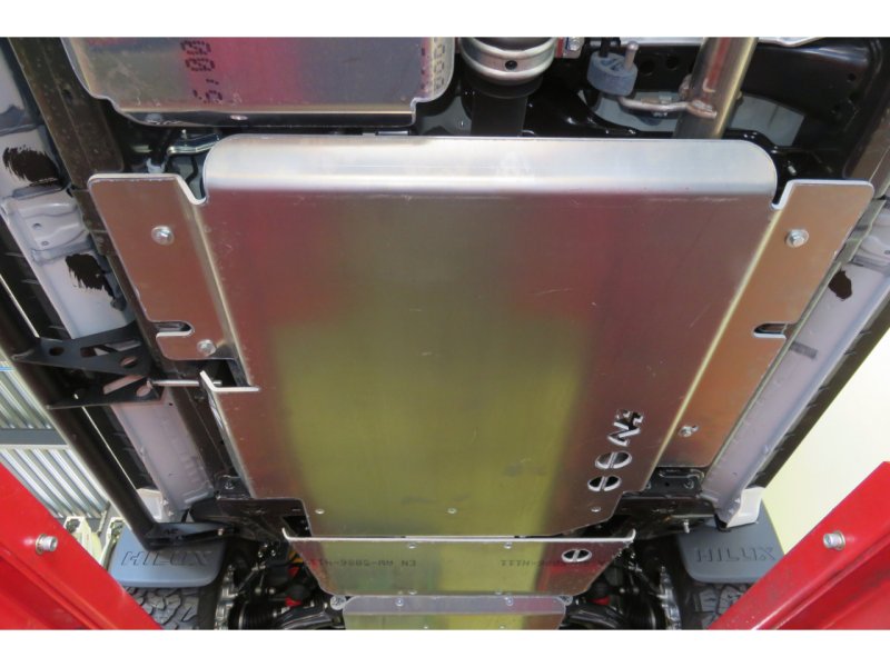 Unterfahrschutz Verteilergetriebe und AdBlue-Tank Aluminium 8mm Toyota Hilux Revo D4-D — N4-Offroad