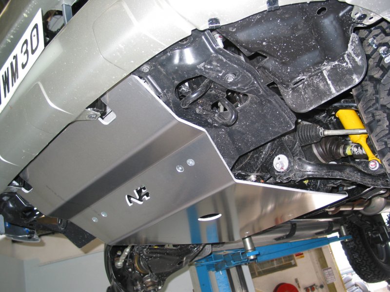 Unterfahrschutz vorn aus Aluminium 8mm für Toyota Hilux Vigo — N4-Offroad