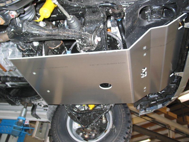 Unterfahrschutz vorn aus Aluminium 8mm für Toyota Hilux Vigo — N4-Offroad