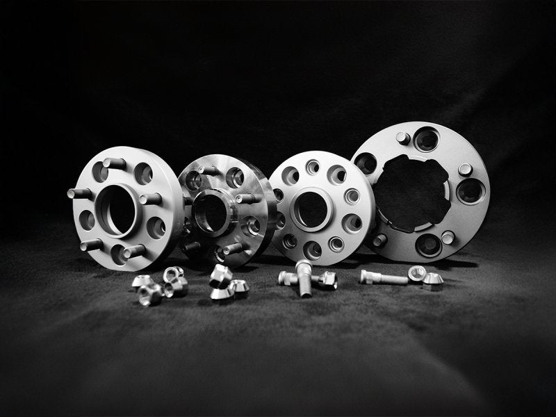 Set 4 Spurverbreiterungen Stahl Hofmann 30mm Mitsubishi Pajero V60 V80 — Hofmann
