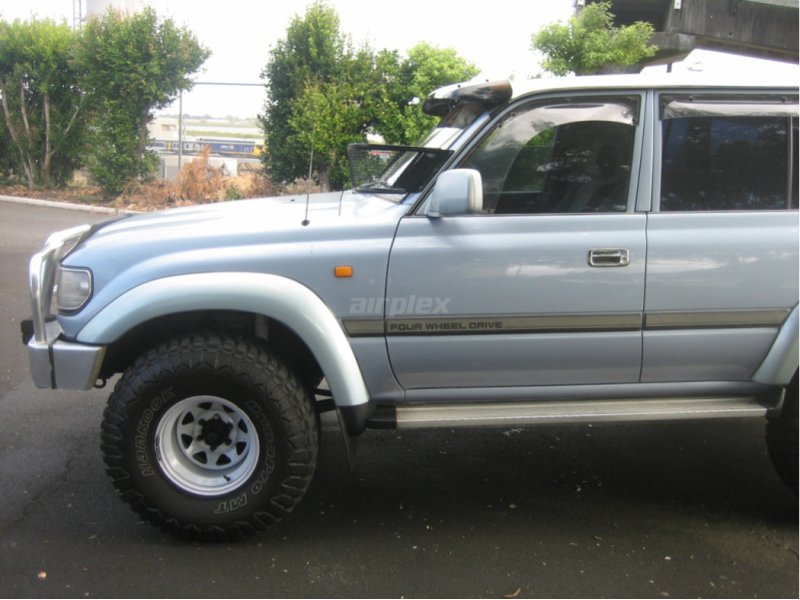 Fensterwindabweiser vorn links Toyota HDJ80 (großes Modell) — Airplex