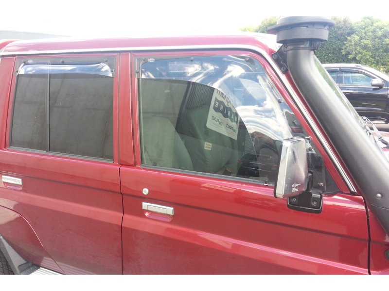 Fensterwindabweiser vorn rechts Toyota KZJ7 HZJ7 GRJ7 Kastenwagen (großes Modell) — Airplex
