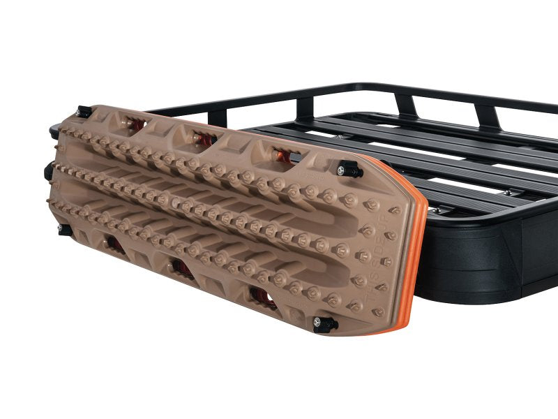 Halterung Sandbleche Maxtrax seitliche Befestigung auf Dachträger Pioneer Rhino Rack — Rhino Rack