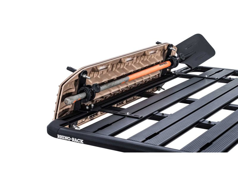 Halterung Sandbleche Maxtrax seitliche Befestigung auf Dachträger Pioneer Rhino Rack — Rhino Rack