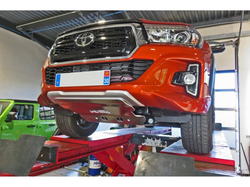 Unterfahrschutz vorn Offroad aus Aluminium 8mm für Toyota Hilux Revo 01/2019-12/2020 — N4-Offroad