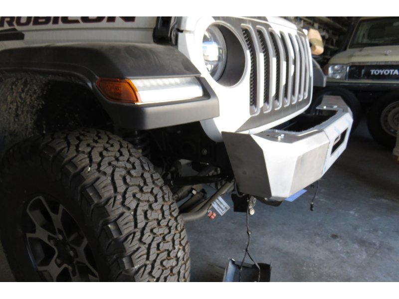 Frontstoßstange Stahl Wrangler JL Grundplatte Seilwinde integriert kurze Banane — N4-Offroad