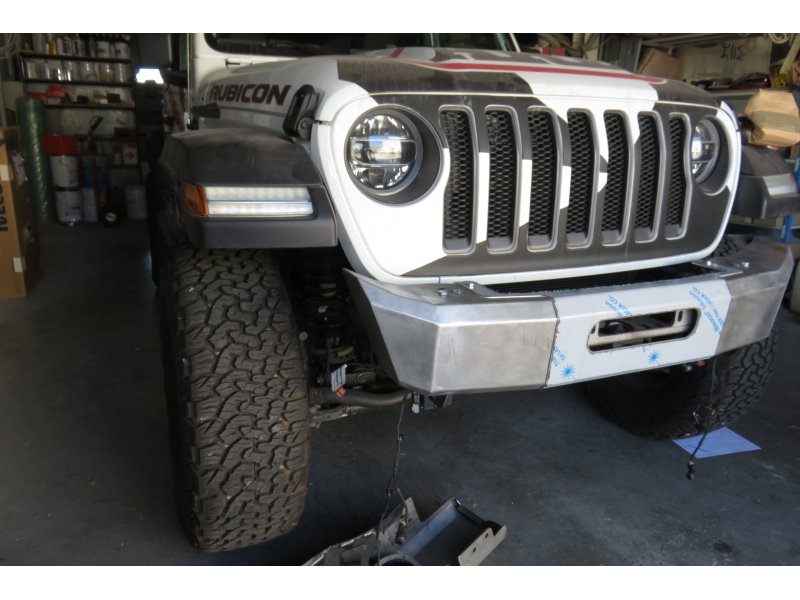 Frontstoßstange Stahl Wrangler JL Grundplatte Seilwinde integriert kurze Banane — N4-Offroad