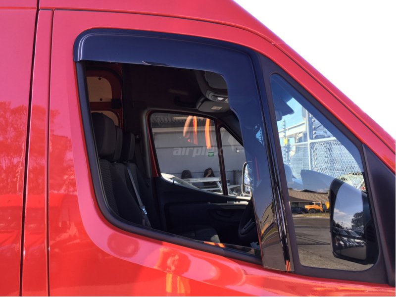 Windabweiser-Satz (2-teilig) vorn Mercedes Sprinter W907, Klebemontage — Airplex