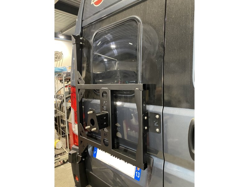 Ersatzradträger aus Edelstahl an Tür hinten links Fiat Ducato Campeo — N4-Offroad