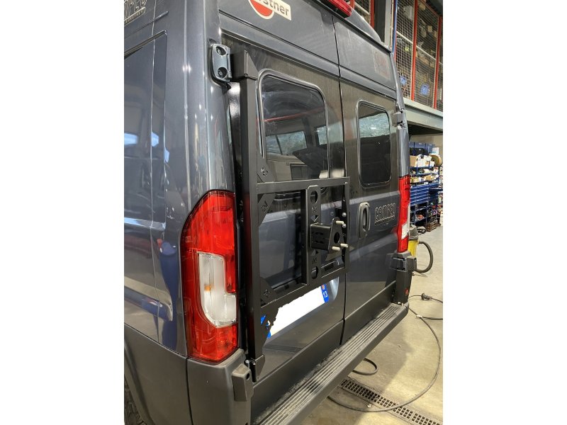 Ersatzradträger aus Edelstahl an Tür hinten links Fiat Ducato Campeo — N4-Offroad