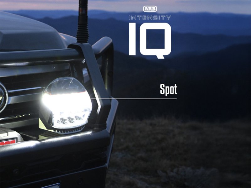 ARB Intensity IQ LED-Fernscheinwerfer Set (Paar) mit Kabelbaum – adaptive 4-Optik, App-Steuerung, E-Mark