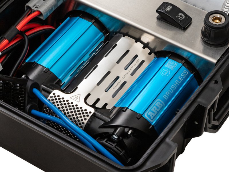 Přenosný dvouválcový 12V bezkartáčový kompresor ARB 260 l/min v kufříku — ARB