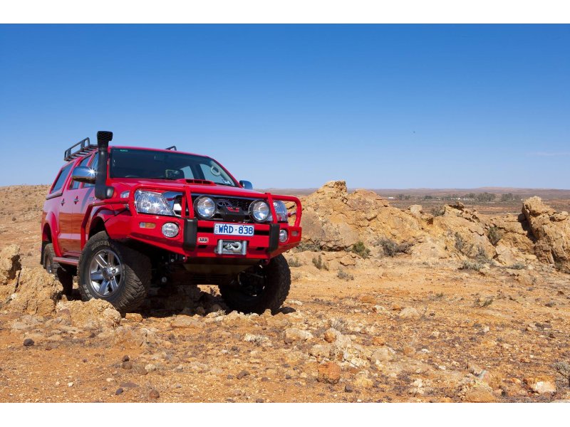 ARB Deluxe Winden-Frontschutzbügel Stahl – Toyota Hilux 2005–2011 (mit Flares, 4x4)
