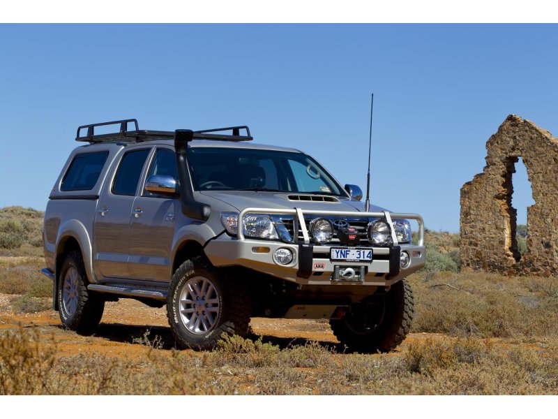 ARB Deluxe Winch Bar Frontschutzbügel Stahl – Toyota Hilux 2011–2015 (ohne Flares, windenkompatibel)