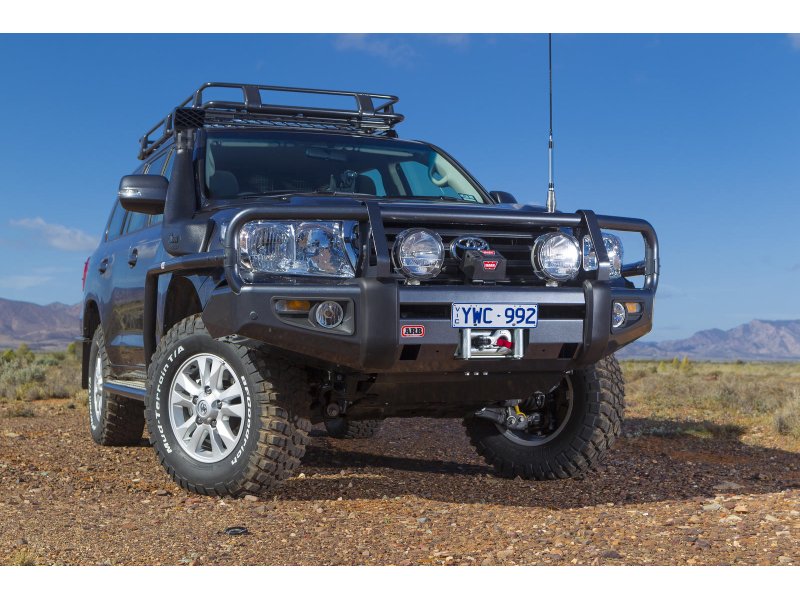 ARB Deluxe Winden-Frontschutzbügel Stahl – Toyota Land Cruiser 200 (ab 2012, inkl. Scheinwerferwaschanlage)