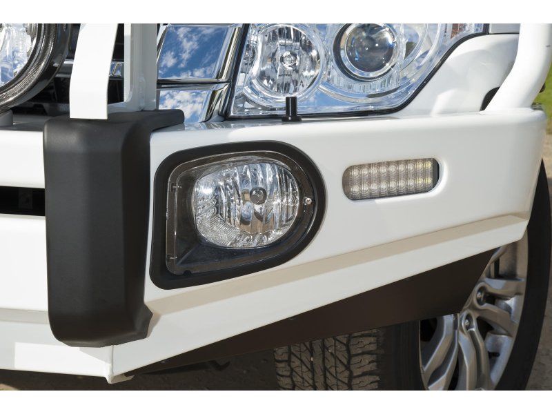 Přední ochranný rám ARB Deluxe Combar s otvorem pro naviják – Mitsubishi Pajero NX (od roku 2014)
