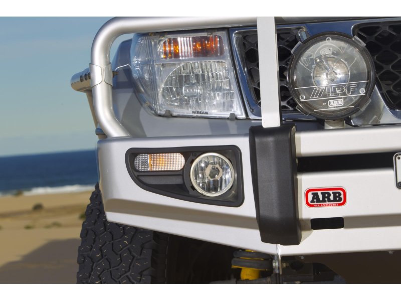 ARB Deluxe Frontschutzbügel Stahl pulverbeschichtet, windenkompatibel – Nissan Navara D40 V6 Diesel (Spanien-Bau) & Pathfinder R51 V6, ab 2011