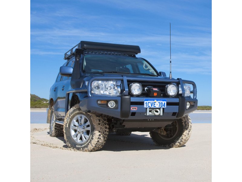 ARB Deluxe navijákový přední nárazník ocelový – Toyota Land Cruiser 200 Sahara (2007+, s ostřikovači světlometů)