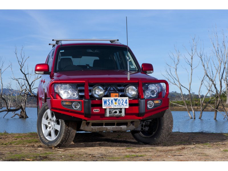 ARB Deluxe Windenbügel – Frontschutz Mitsubishi Pajero NS/NT (2006–2011)