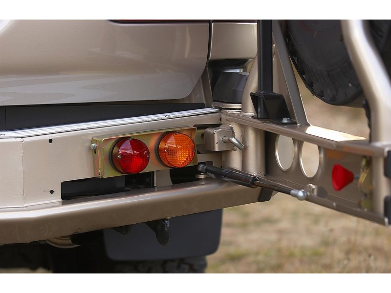 ARB Heckstoßstange Stahl schwarz – Toyota Land Cruiser 100 IFS, mit Anhängerkupplung 3.500 kg (Teil 5613210)
