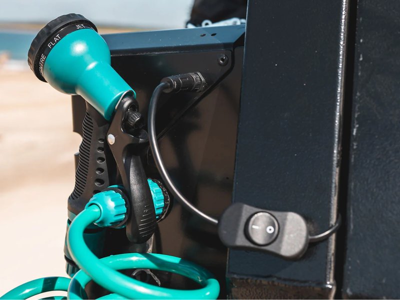 Držák kanystru Jerry Can 22L uzamykatelný Ontap černý — Ontap