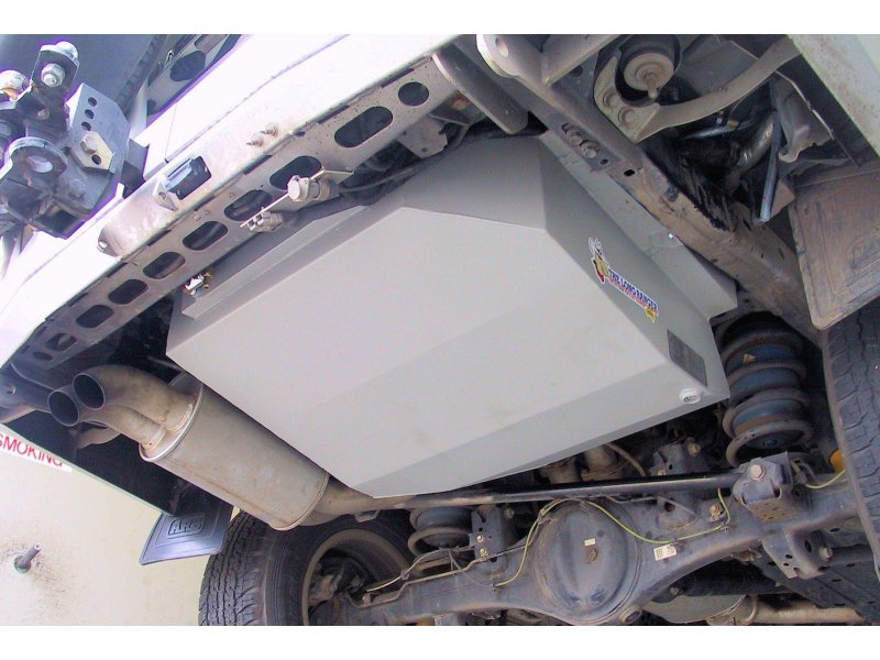 TANK REPL 200 SERIES 122F/55W SUITS TWIN EXHAUST — Long Ranger