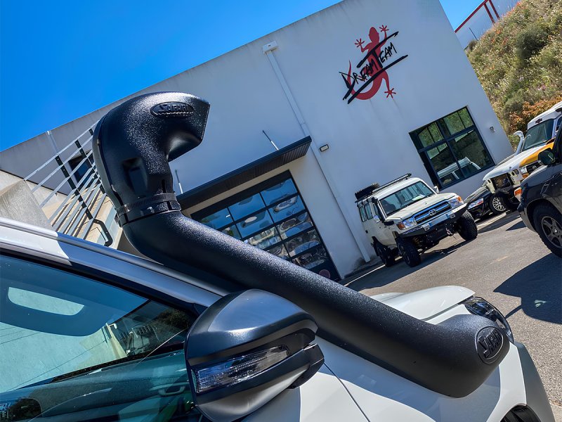 Schnorchel Safari Toyota Hilux Revo D4-D - schmale Kotflügel (Einzelkabine) — Safari Schnorchel