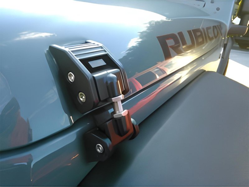 Attaches capot en Aluminium anodisé noir für Jeep Wrangler JK - la paire — DTC Parts