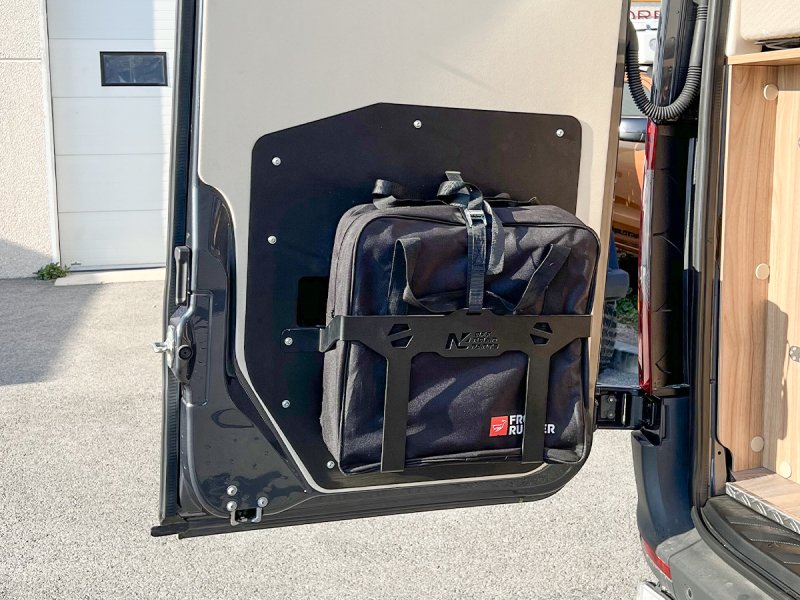 N4-Offroad Hecktür-Verkleidung links mit Staufach (Aluminium) für Mercedes Sprinter W907