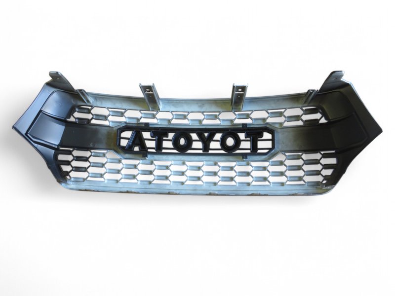 Kühlergrill TRD-Style – Hilux Revo (2019–2020)