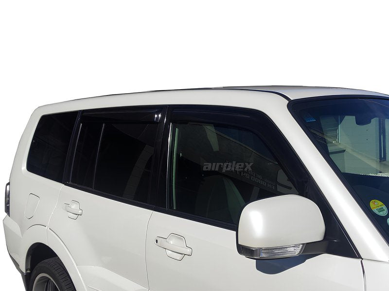 Windabweiser-Satz (4-teilig) vorn und hinten Mitsubishi Pajero 3 (langes Fahrgestell), Klebemontage — Airplex