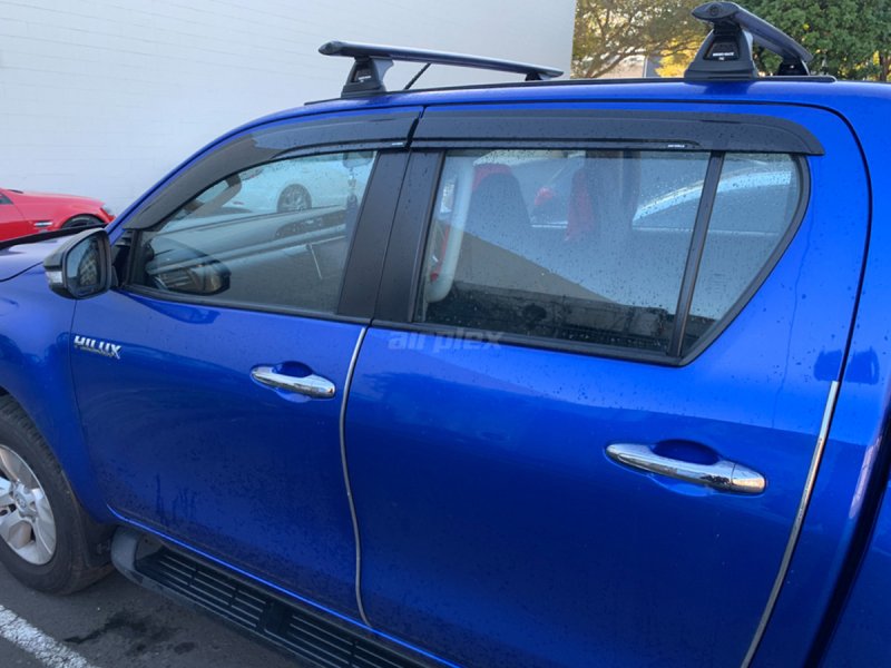 Windabweiser-Satz (4-teilig) vorn und hinten Toyota Hilux Revo, Klebemontage — Airplex