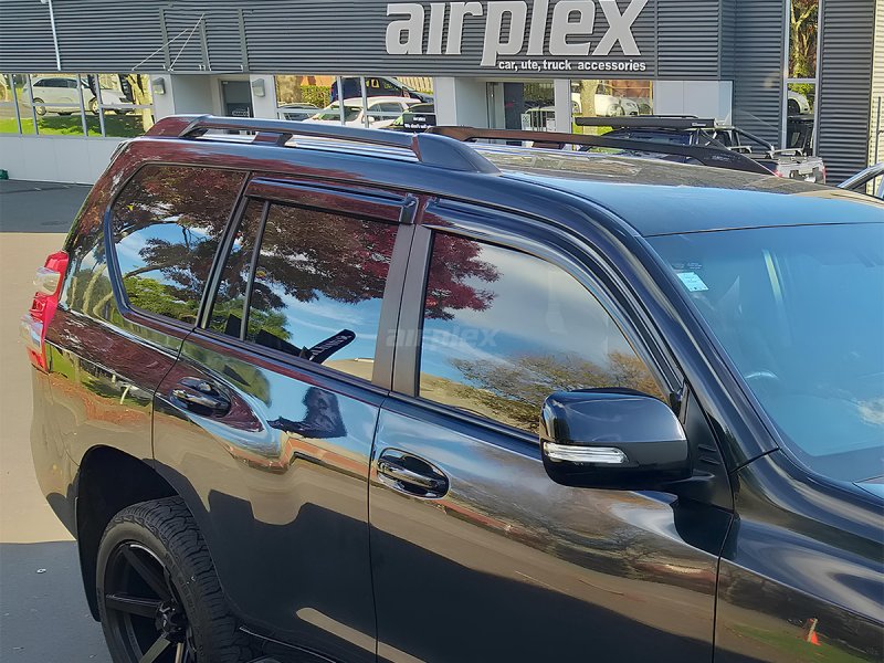 Windabweiser-Satz (4-teilig) vorn und hinten Toyota KDJ15 GDJ15 (langes Fahrgestell), Klebemontage — Airplex