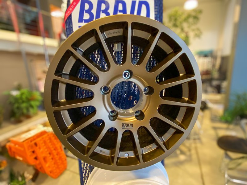 Alufelge Braid Winrace S bronze 8x17 6x139,7 ET40 – Toyota GDJ250 — Braid