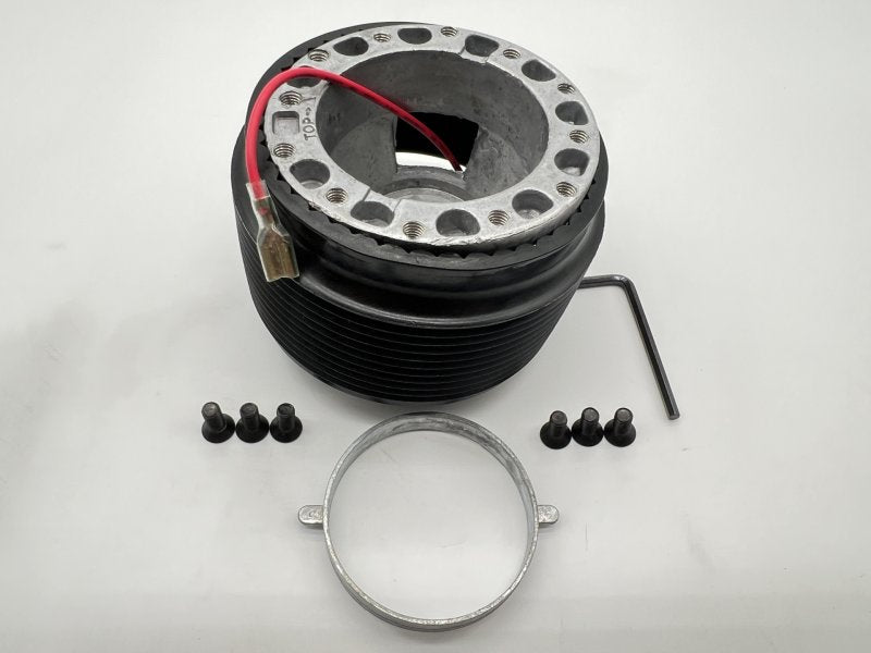 Moyeu volant universel - montage spécifique Toyota Land Cruiser — DTC Parts
