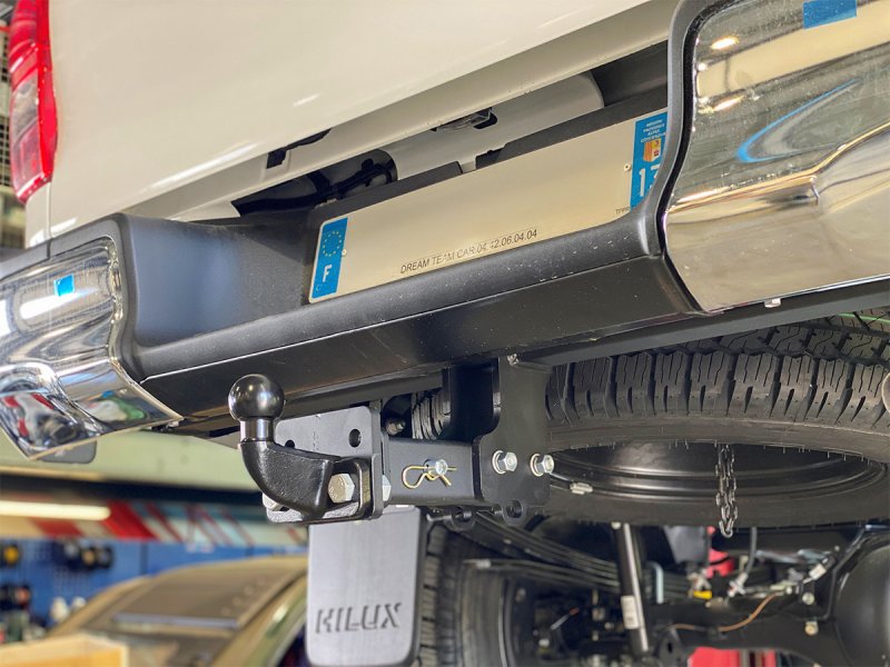 N4-Offroad Anhängerkupplung mit 2”-Vierkantaufnahme (zugelassen) für Toyota Hilux Revo