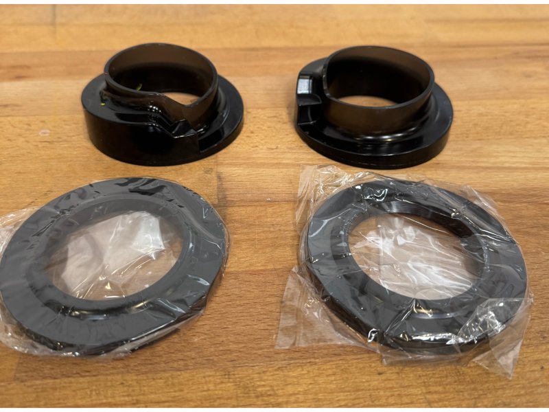 Kit adaptation Federn origine sur Stoßdämpfer OME Nitro+ Hilux Revo — Old Man Emu