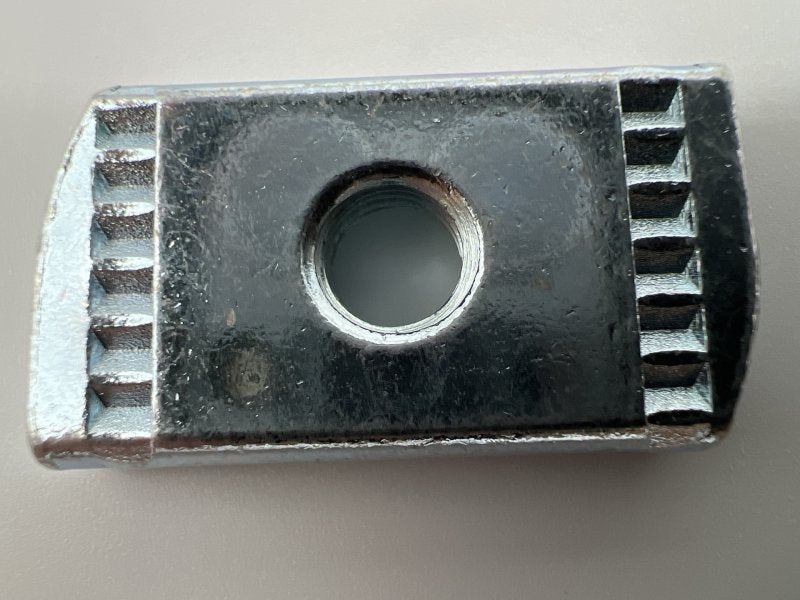 Ecrou à coulisse M8 für Dachträger-Querträger HD Rhino Rack — DTC Parts