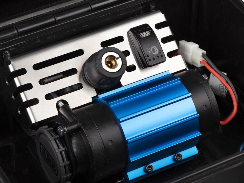 ARB Kompressor tragbar Einzel 12 V (Version 2) im Koffer – mit 7 m Schlauch (CKMP12V2)
