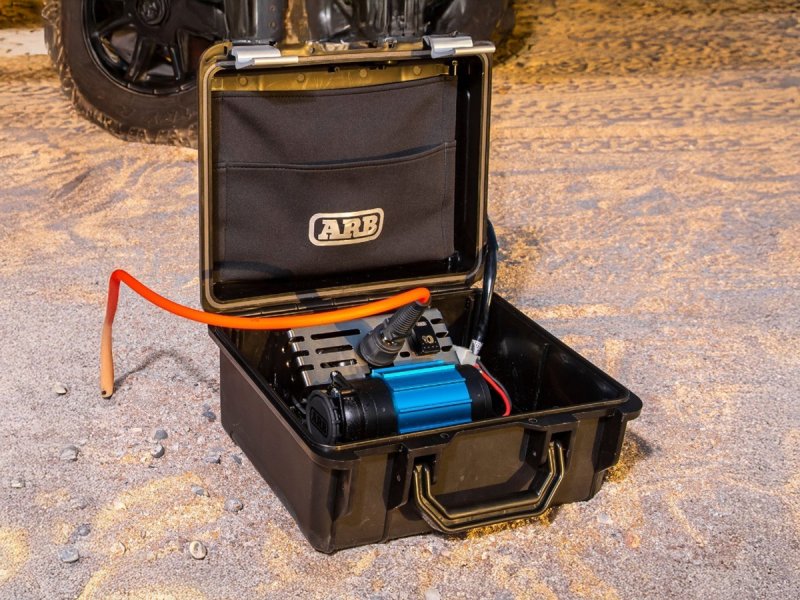 ARB Kompressor tragbar Einzel 12 V (Version 2) im Koffer – mit 7 m Schlauch (CKMP12V2)